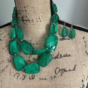 Charming Charlie green necklace & earrings set with gold chain